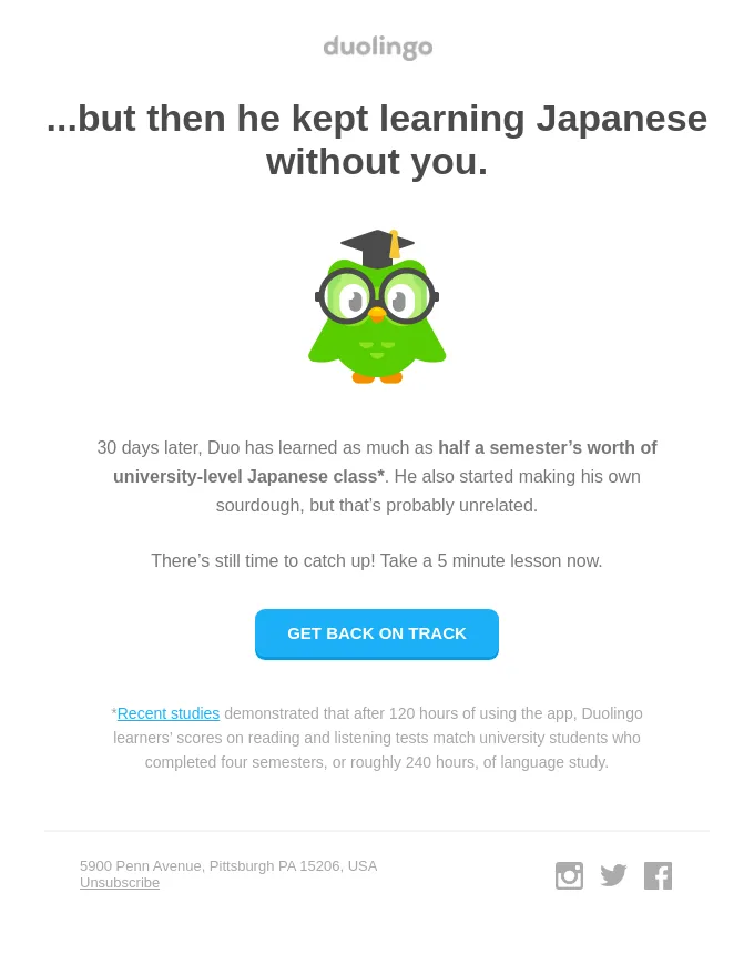 Ejemplo de email «Te echamos de menos» de Duolingo que informa del progreso de aprendizaje de la mascota de la marca, Duo.